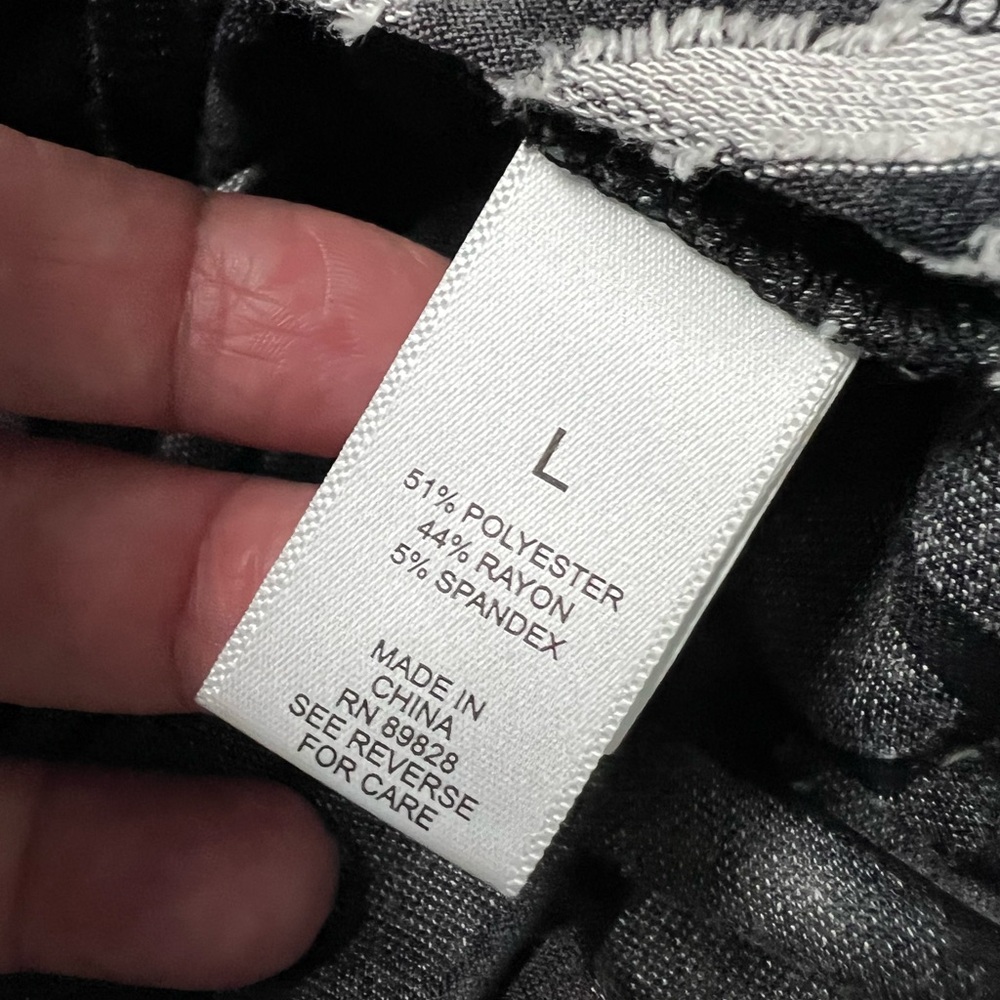 LOGO by Lori Goldstein Monochrome Abstract Pattern Top - Picture 6 of 8